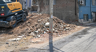 Bornova Serintepe'de Kamulaştırma ve Yıkım Eş Zamanlı Sürüyor