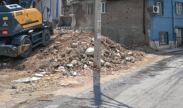 Bornova Serintepe'de Kamulaştırma ve Yıkım Eş Zamanlı Sürüyor