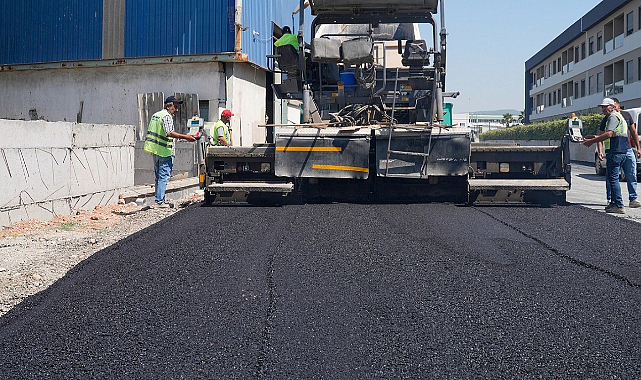Gaziemir'de 4 Bin 470 Ton Asfaltla Yol Yenileme Çalışması