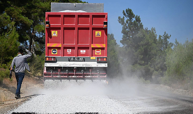 Manisa Büyükşehir Ekiplerinden Gördes'te 14 Kilometrelik Asfalt Çalışması