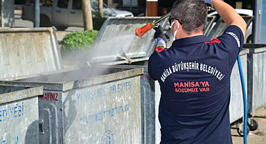 Manisa'da Çöp Konteynerlerinde Temizlik ve İlaçlama Çalışması