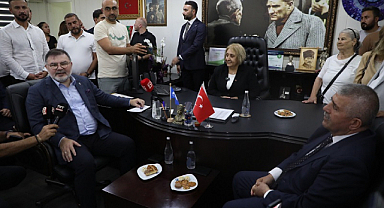 Menderes Belediyesi'nde Devir Teslim Töreni Yapıldı