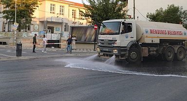 Menderes Sokaklarında Temizlik Çalışması