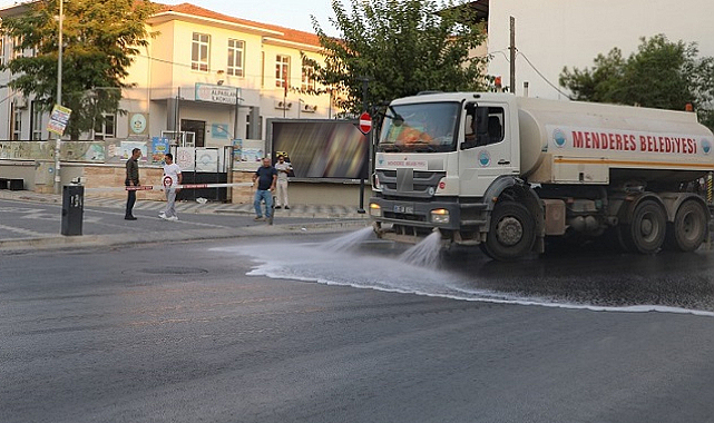 Menderes Sokaklarında Temizlik Çalışması