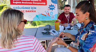 Buca Belediyesi'nde Tansiyon ve Kan Şekeri Ölçümüyle Sağlıklı Beslenme Danışmanlığı