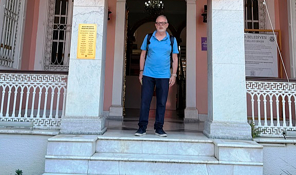 Dedelerinin Yaşadığı Buca'daki Köşkü Ziyaret Etti