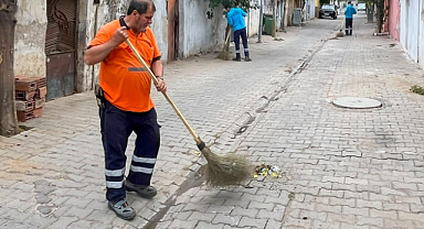 Efeler'de Sabahtan Akşama Temizlik Mesaisi