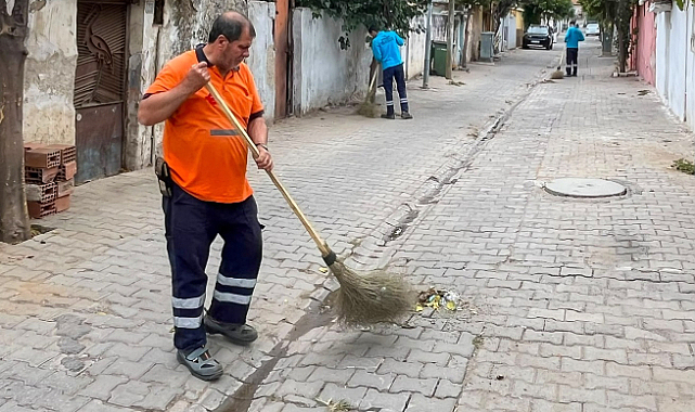Efeler'de Sabahtan Akşama Temizlik Mesaisi