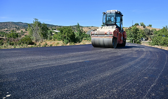 Manisa'da 6 Kilometrelik Yolda 10 Bin Ton Sıcak Asfalt Serimi