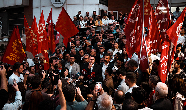 AK Parti'ye Geçen Çiğli Belediye Başkanı Yıldız'a İstifa Çağrısı