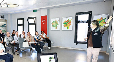 Efes Selçuk'ta Zeytin Üreticilerine Budama Eğitimi