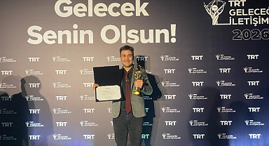 İKÇÜ Öğrencisi Özçınar'dan 'Geleceğin İletişimcileri' Birinciliği